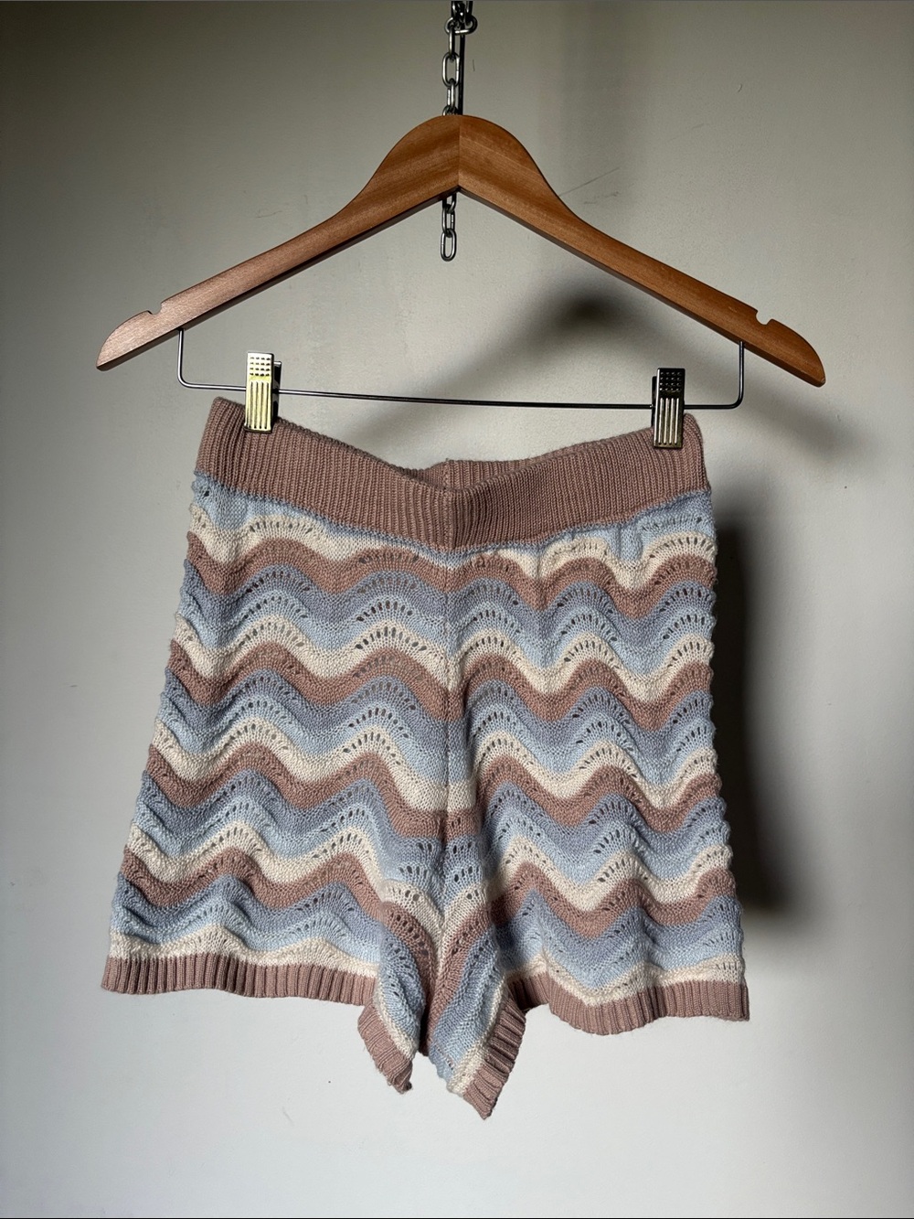 High-Waist Wave-Knit Women’s Shorts in Beige, Cream & Light Blue Size Medium